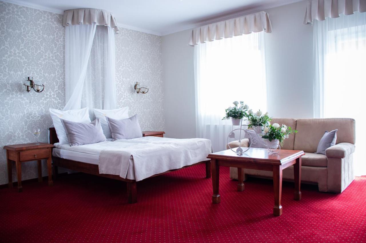 Hotel Dwór Czarneckiego Porosły Exterior foto