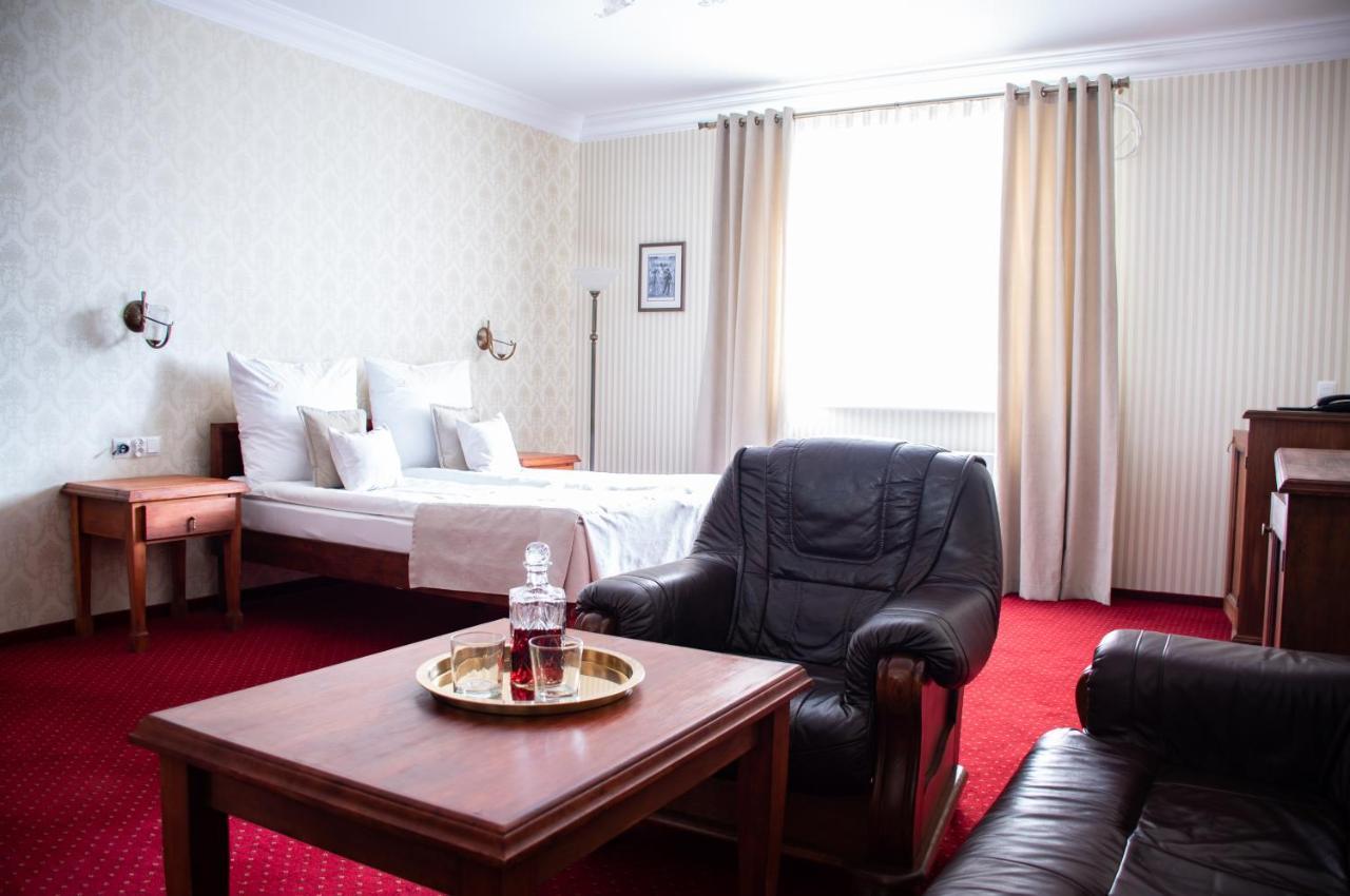 Hotel Dwór Czarneckiego Porosły Exterior foto