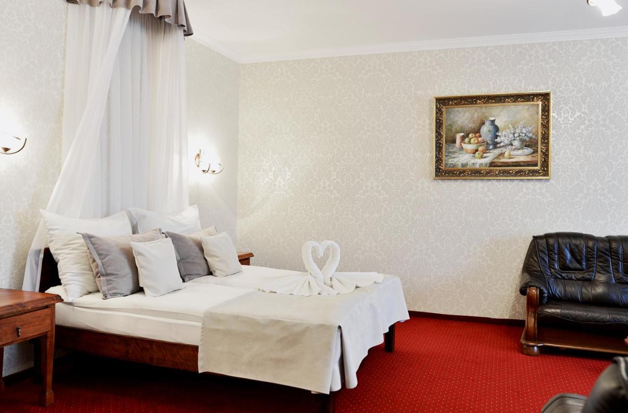 Hotel Dwór Czarneckiego Porosły Exterior foto